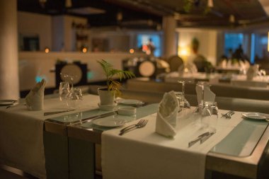 Otel restoranının içi bomboş.