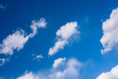 Bulutlu güzel bir gökyüzü manzarası