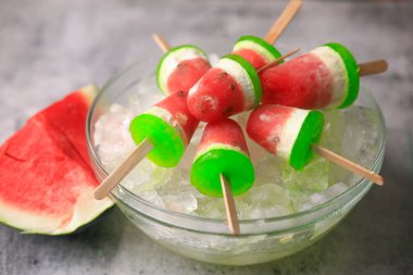 Karpuzlu dondurma, meyveli buzlu dondurma.