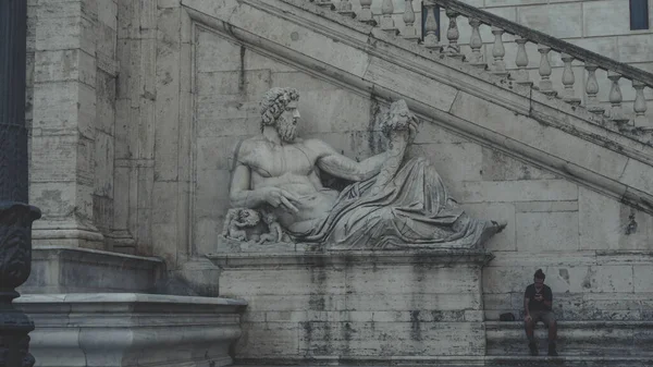 Крупный План Статуи Возле Капитолийских Музеев Риме — стоковое фото