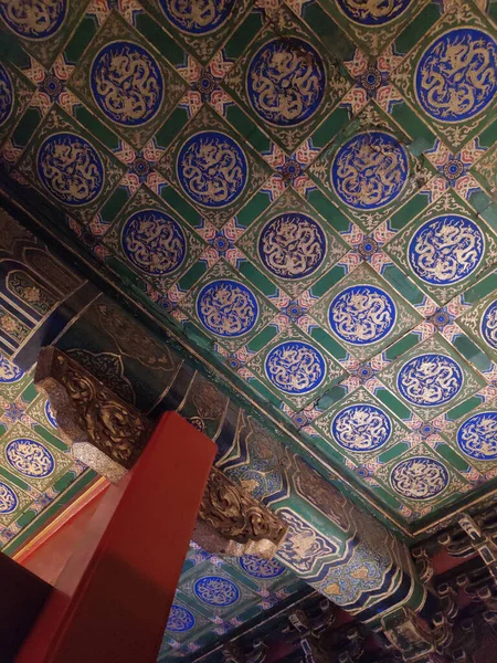 A vertical low angle shot of a ceiling with the pattern
