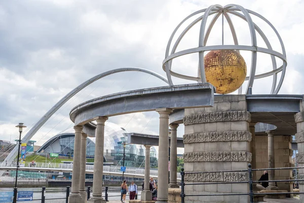 Wirująca Rzeźba Rafa Fulchera Nabrzeżu Newcastle Tyne — Zdjęcie stockowe