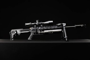 Siyah zemin üzerinde izole edilmiş bir FX çarpışma M3 hava tabancası