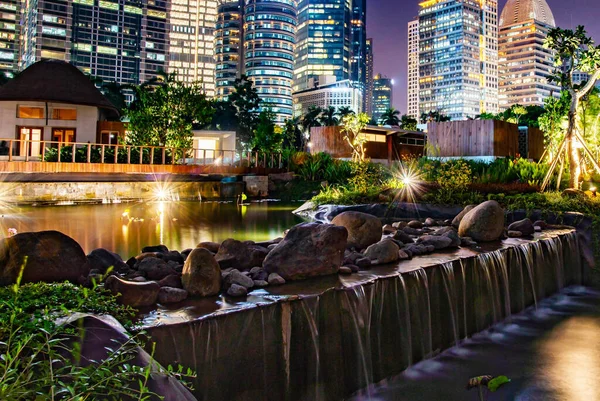 Geceleri güzel bir Jakarta karesi.