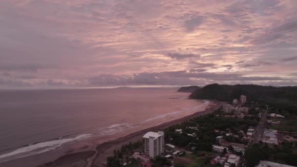 Disparo Aéreo Dron Ciudad Costera Playa Jaco Costa Rica — Vídeos de Stock