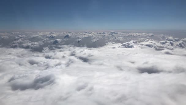 Une Belle Vue Intérieur Avion Nuages Blancs Moelleux — Video