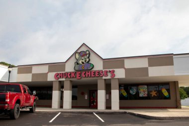 Augusta, Ga USA - 07 19 19 21: Chuck E. Cheese perakende pizza restoranı