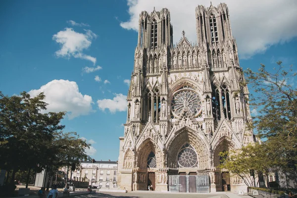 Niski Kąt Ujęcia Notre Dame Reims Reims Francja — Zdjęcie stockowe