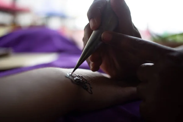 Henna Being Applied Lady Kuala Lumpur Malaysia — Stock Photo, Image
