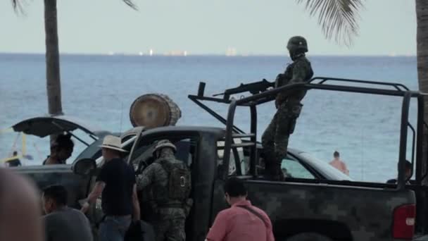 Ein Lkw Der Mexikanischen Armee Und Soldaten Strand Von Playa — Stockvideo