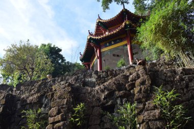 Geleneksel Çin Tapınağı 'nın yukarı bakış açısı