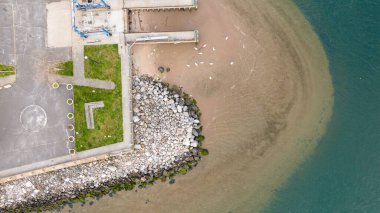 Brooklyn, New York, ABD 'deki Sheepshead Körfezi' nin su kenarının en üst görüntüsü.