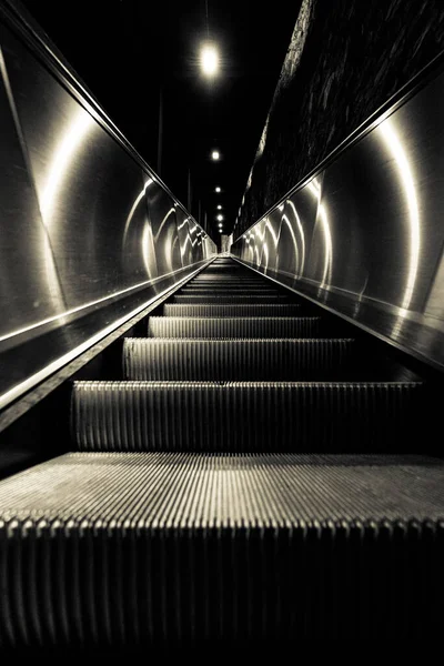Top View Electric Escalator Dark Tunnel Modern Building Budapest Hungary — Foto de Stock