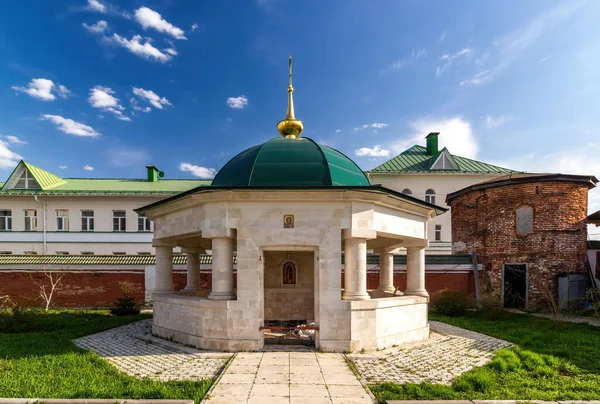 Kolomna şehrindeki Epifani Staro-Golutvin Manastırı 'nın güzel bir manzarası