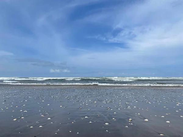 Una Vista Panorámica Del Mar Bajo Cielo Azul — Foto de Stock