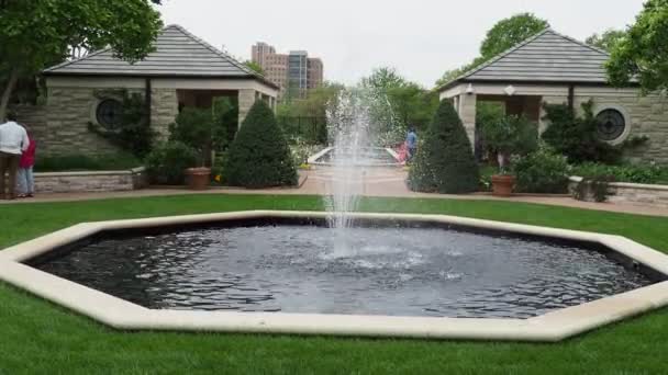 Fontänen Vid Muriel Och Ewing Kauffman Memorial Gardens Kansas City — Stockvideo
