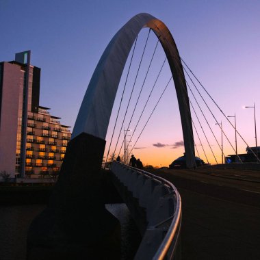 Lazarevsky Köprüsü 'nün St. Petersburg, Rusya' da gün batımında manzarası