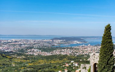 Hırvatistan 'ın Split kentinde güzel bir şehir ve deniz manzarası