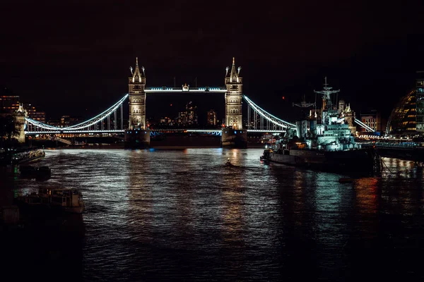 Krásný Snímek Noční Londýnské Městské Krajiny Výhledem Tower Bridge — Stock fotografie