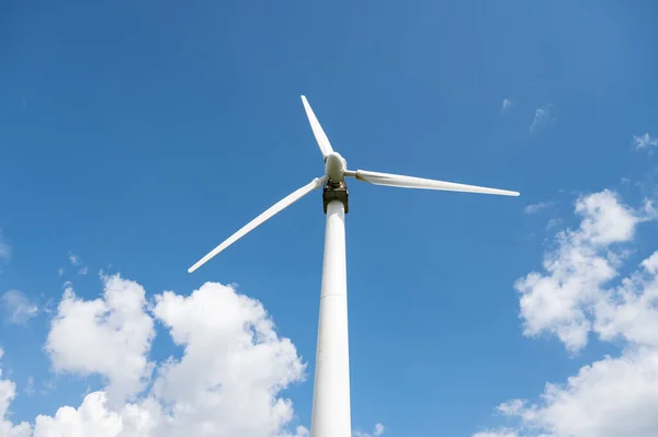 Low Angle Windmill Blue Cloudy Sky — Stock Photo, Image