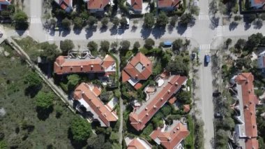 Hırvatistan 'ın Pag Adası' ndaki bina ve evlerin hava manzarası