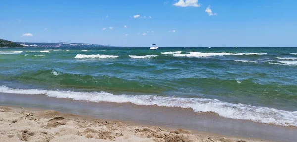 Gorgeous Panoramic Shot Ocean Waves Crashing Sandy Beach Sunny Weather —  Fotos de Stock