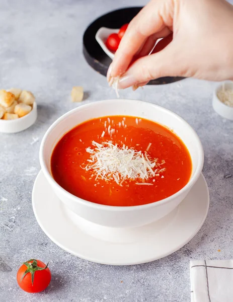 Vertical Shot Female Hand Adding Parmesan Cheese Tomato Soup —  Fotos de Stock