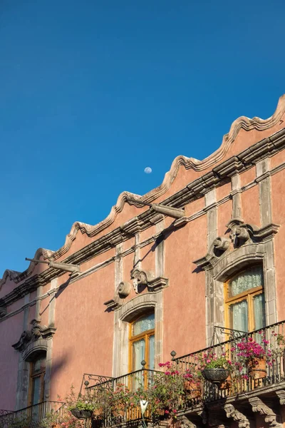 メキシコのケレタロにあるロシア風の窓 — ストック写真