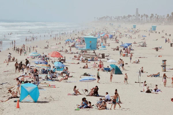 Lot People Enjoying Huntington Beach Hot Day — Photo