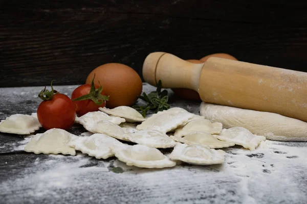 Rolling Pin Tomatoes Dough Eggs Flour Ravioli Wood — Stock Photo, Image