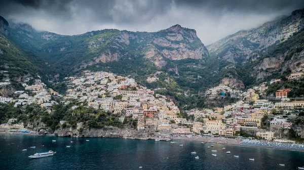 Veduta Aerea Del Mare Azzurro Sulla Costiera Amalfitana Rocciosa Ricoperta — Foto Stock