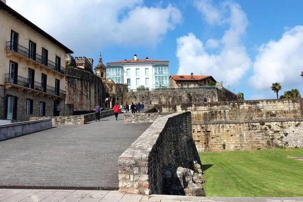 Spanyol Bask Ülkesindeki Eski Hondarribya Şehrinin Güçlendirilmiş Duvarları — Stok fotoğraf