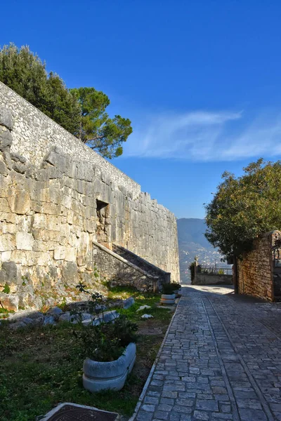 İtalya 'nın Lazio bölgesindeki Alatri şehrindeki antik siklopedi duvarına yakın çekim