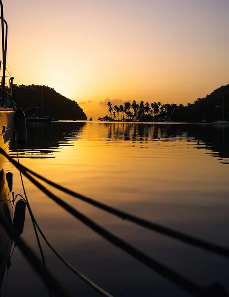 Vertical Shot Golden Sunset Sky Calm Lake — Stock Photo, Image