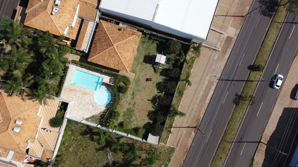 Top View Residential Apartment Swimming Pool Road Passing Nearby Araraquara — Stok fotoğraf