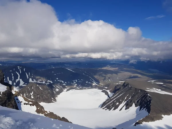 Kuzey Sveç Dağ Sırasının Her Yerinde Kar Manzaralı Bir Kare — Stok fotoğraf