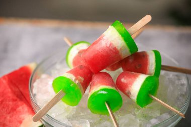 Karpuzlu dondurma, meyveli buzlu dondurma.