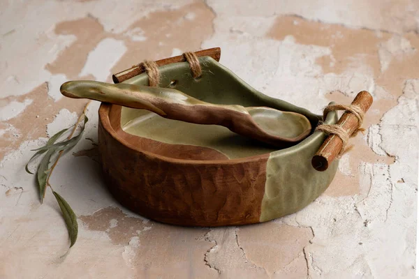 Closeup Shot Old Ceramic Kitchenware Ladle Dried Leaves Table Surface — Fotografia de Stock