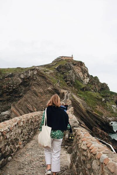 Vertical Closeup People Walking Stone Footpath Gaztelugatxe Bermeo Spain — Stockfoto