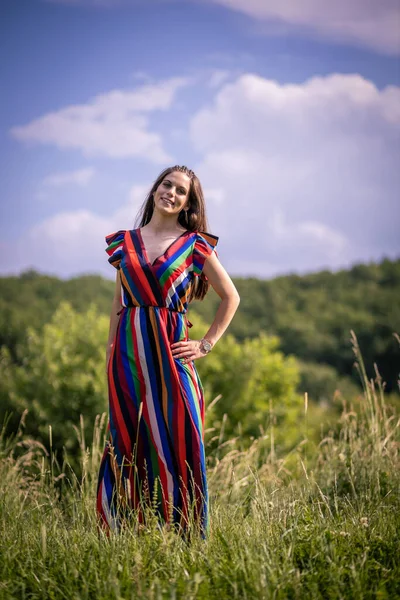 Beautiful Caucasian Female Posing Photo Field Sunny Day — Stock Photo, Image