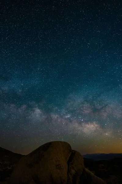 Vertical Shot Big Rock Background Blissful Milky Way Sky — 스톡 사진