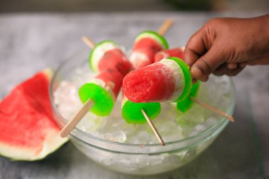 Karpuzlu dondurma, meyveli buzlu dondurma.