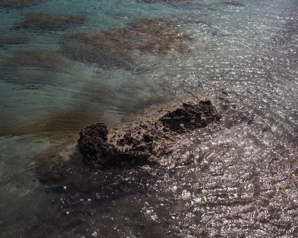 Aerial Shot Rock Middle Ocean — Stock Photo, Image