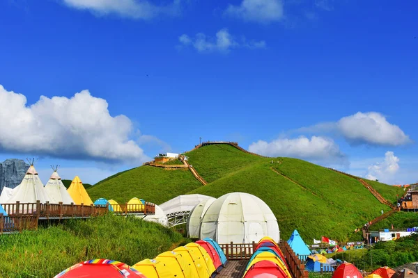 Beautiful Shot Colorful Tents Green Wugong Mountain Blue Sky Pingxiang — Zdjęcie stockowe