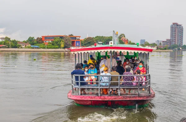 Transporting Passengers Ferry Boat Chaophraya River Bangkok Thailand Southeast Asia — Stock Photo, Image