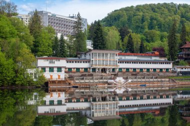 Ursu Gölü 'nün manzarası - Romanya, yeşil, yaz