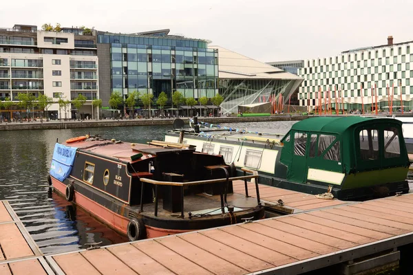 Una Hermosa Vista Del Gran Canal Dock Dublín Con Barcos —  Fotos de Stock