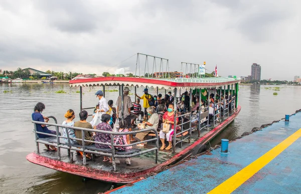 Transporting Passengers Ferry Boat Chaophraya River Bangkok Thailand Southeast Asia — Stock Photo, Image