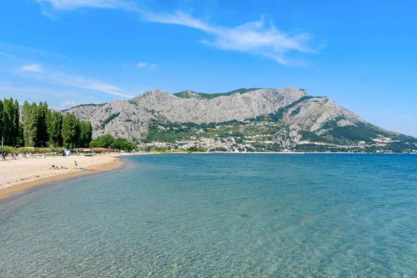 Solig Strand Vid Adriatiska Havets Kust Nära Omis Kroatien — Stockfoto