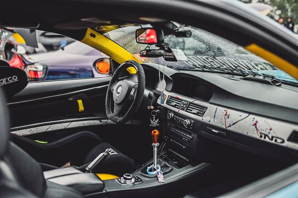 Uma Vista Interior Carro Novo Com Uma Cabine Preta — Fotografia de Stock